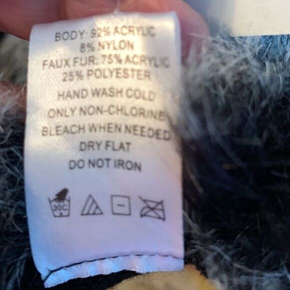 This & That black sweater poncho with two-tone faux fur (no arm holes/OSFM NWT - Picture 6 of 8